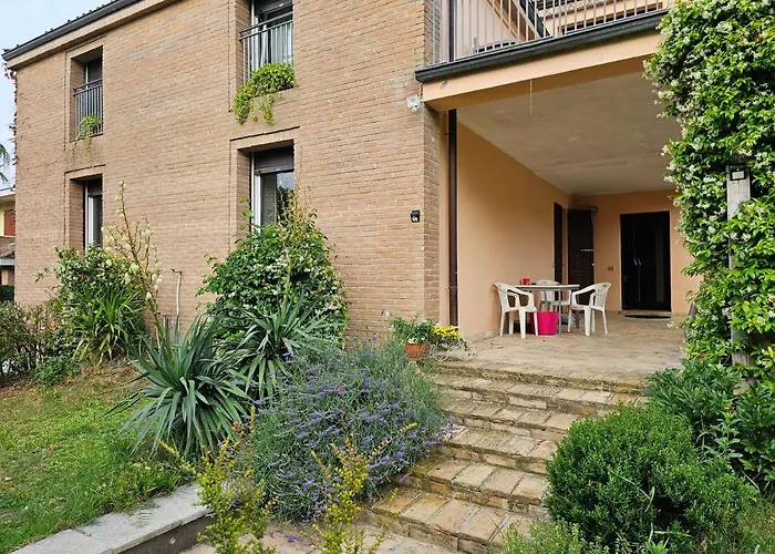 Dom wakacyjny Casa Vincenzo 130 Mq Con Portico Ed Ingresso Esclusivo Dal Giardino