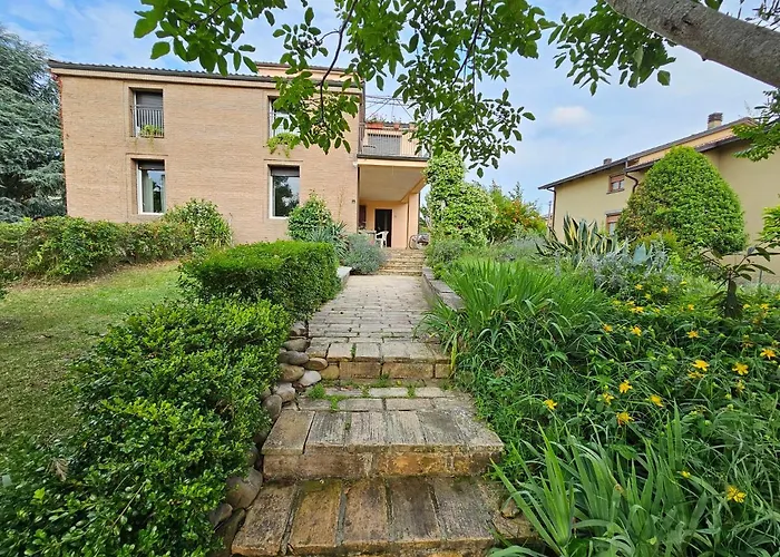 Casa Vincenzo 130 Mq Con Portico Ed Ingresso Esclusivo Dal Giardino *