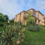 Casa Vincenzo 130 Mq Con Portico Ed Ingresso Esclusivo Dal Giardino *