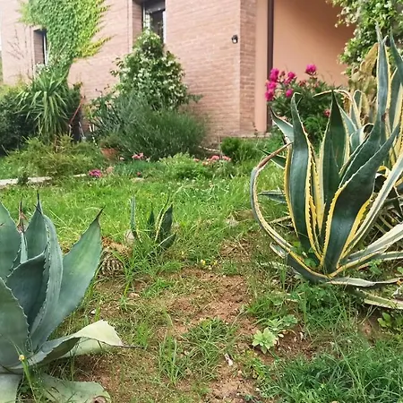Casa Vincenzo 130 Mq Con Portico Ed Ingresso Esclusivo Dal Giardino Holiday home