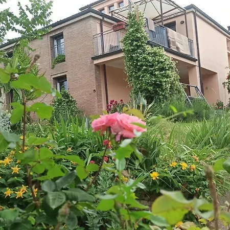 Casa Vincenzo 130 Mq Con Portico Ed Ingresso Esclusivo Dal Giardino Holiday home *