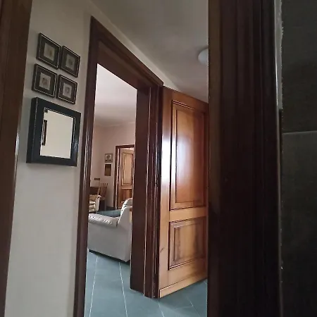 Casa Vincenzo 130 Mq Con Portico Ed Ingresso Esclusivo Dal Giardino Holiday home *