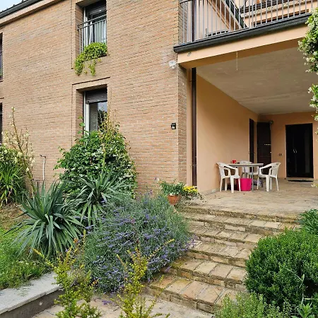 Holiday home Casa Vincenzo 130 Mq Con Portico Ed Ingresso Esclusivo Dal Giardino